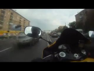 driving in traffic jams on a yamaha r1
